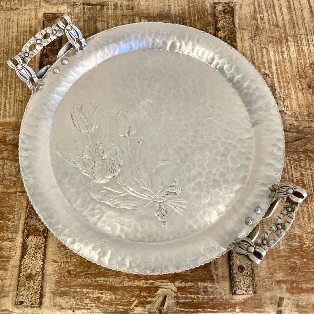 Vintage Rodney Kent Hammered Aluminum Round 14" Serving Tray # 409